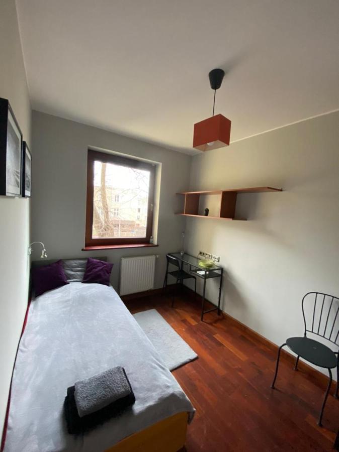 Niewielki Pokoj Jedno Lub Dwuosobowy W Duzym Mieszkaniu W Gdansk Wrzeszcz Ul Smoluchowskiego Kolo Akademii Medycznej - Cooliving Dış mekan fotoğraf