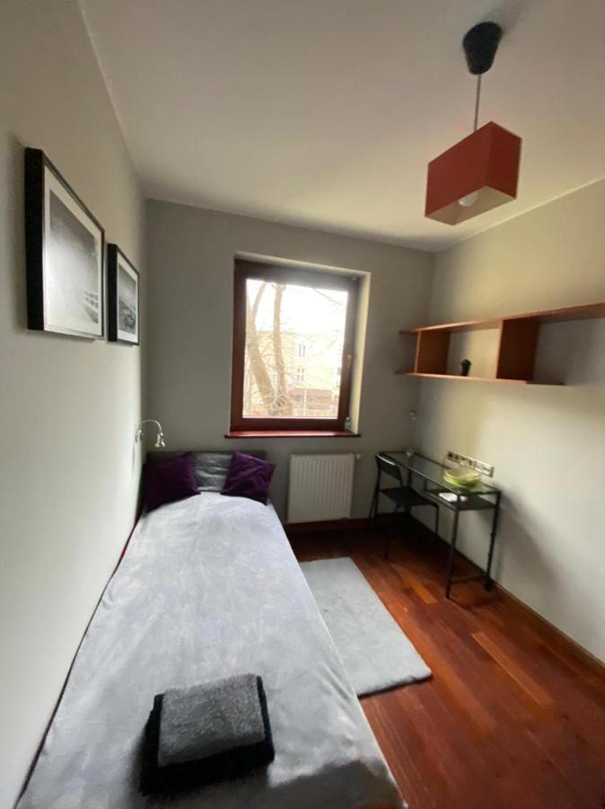Niewielki Pokoj Jedno Lub Dwuosobowy W Duzym Mieszkaniu W Gdansk Wrzeszcz Ul Smoluchowskiego Kolo Akademii Medycznej - Cooliving Dış mekan fotoğraf