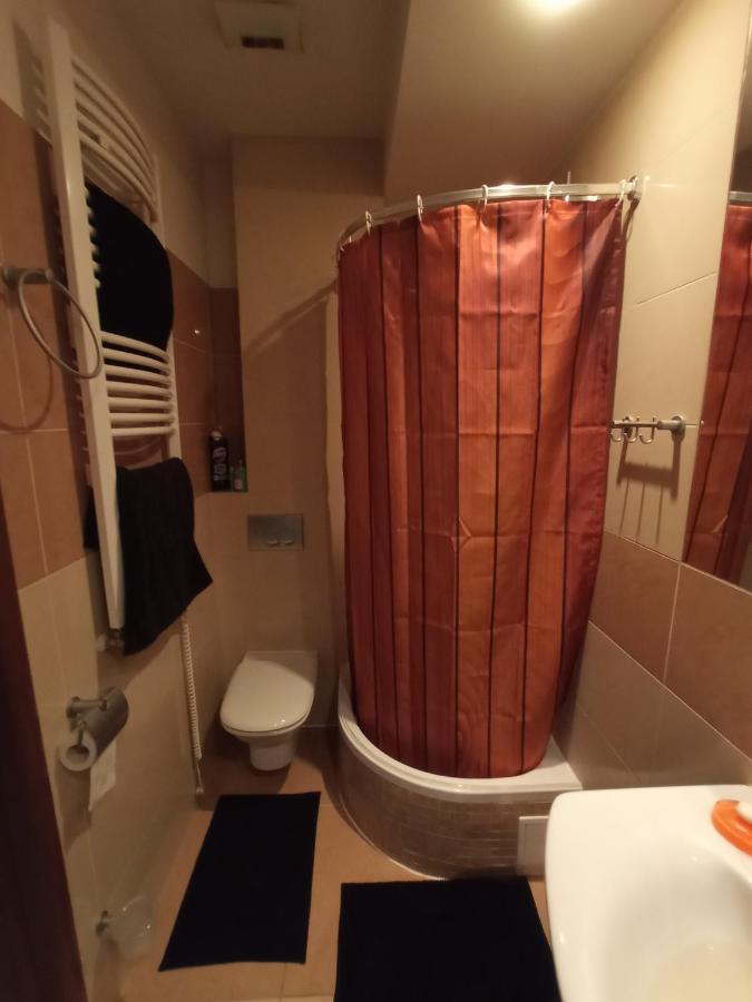Niewielki Pokoj Jedno Lub Dwuosobowy W Duzym Mieszkaniu W Gdansk Wrzeszcz Ul Smoluchowskiego Kolo Akademii Medycznej - Cooliving Dış mekan fotoğraf